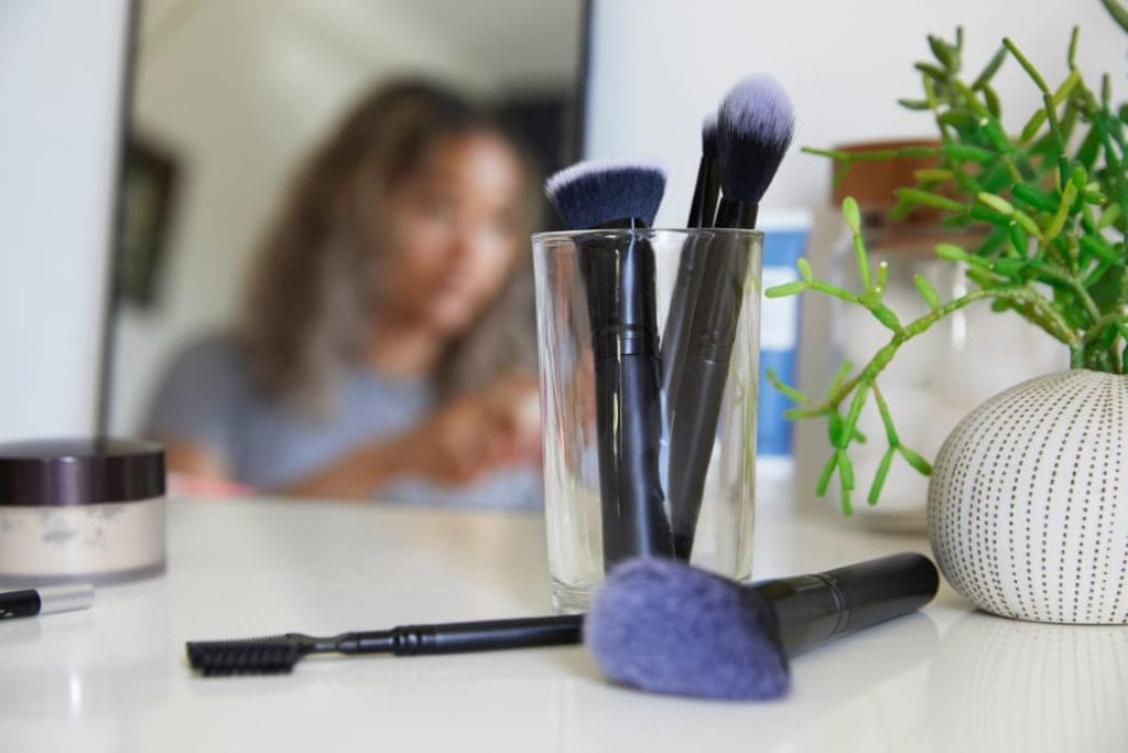 CBD Oil's Benefits for Skin: Ant-Inflammatory, Anti-Aging, Moisturizing
